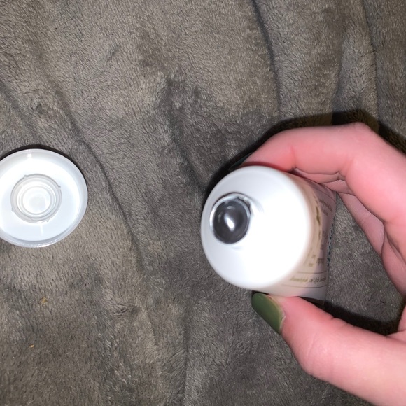 Age Away Hydrating Cream - Picture 3 of 3